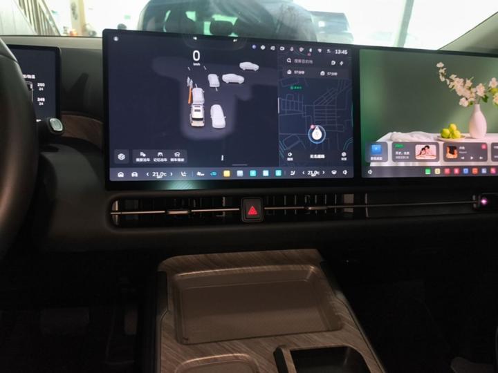 2025 AWD 8 photo 8