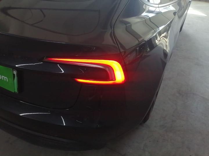 Model 3 2023 RWD photo 7
