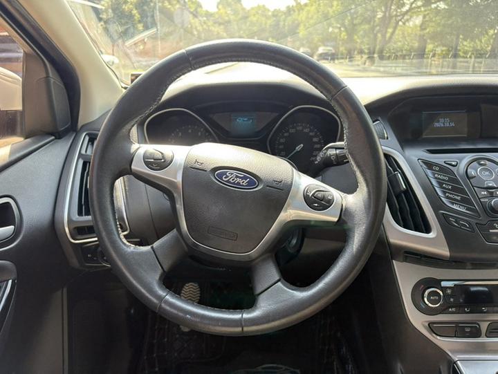 Focus 2012 Hatchback 1.6L AT photo 2