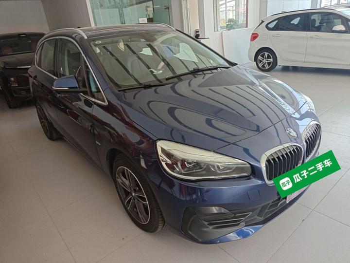2 Series Wagon 2018 218i Exclusive Sport Package photo 3