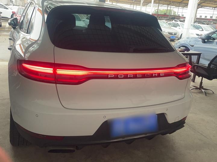 2018 Macan 2.0T photo 2