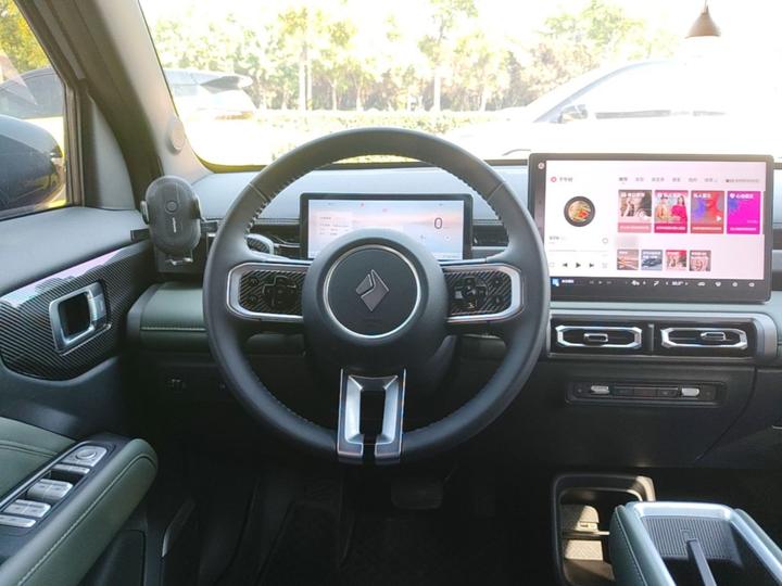 Plus 2026 301km Flagship photo 6