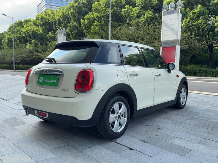 2016 1.2T ONE 5-Door photo 4