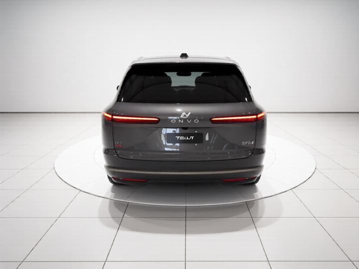 L90 2025 Ultra 6-Seater 60 photo 3