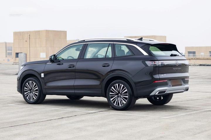 2026 330TSI Luxury photo 4