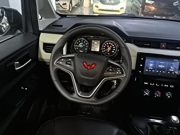 Wuling 2021 1.5T MT Luxury photo 6