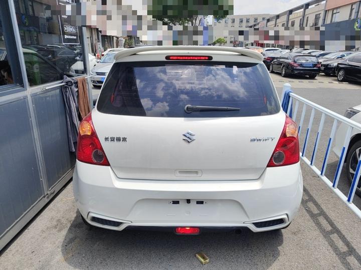 Swift 2014 1.5L AT Fashion photo 3