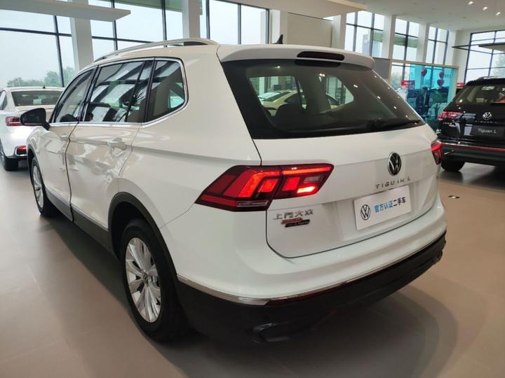 Tiguan L 2024 300TSI AT RWD photo 4