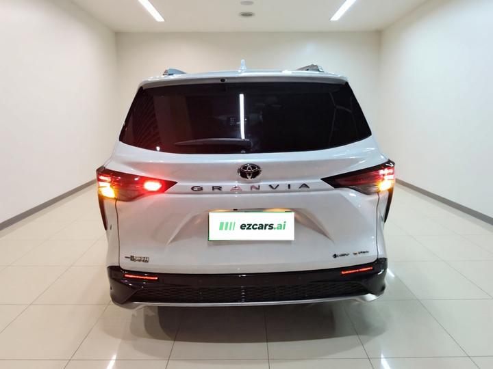 Granvia 2024 2.5L Hybrid Premium PLUS AWD photo 5