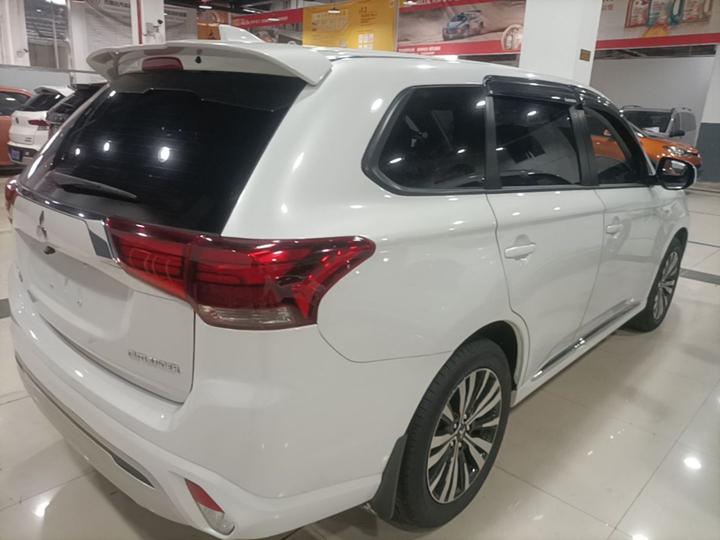 Outlander 2021 2.0L RWD Cruise 5-Seater photo 4