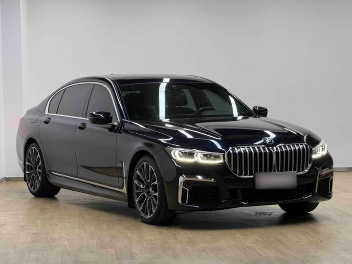 7 Series 2021 740Li Leading M Sport Package photo 3