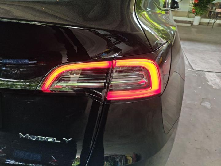 Model Y 2023 RWD photo 7