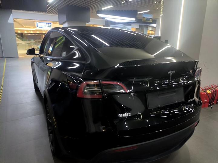 Model Y 2024 RWD photo 4