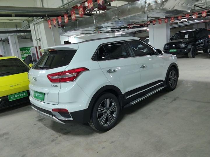 ix25 2015 1.6L AT RWD Premium DLX photo 5
