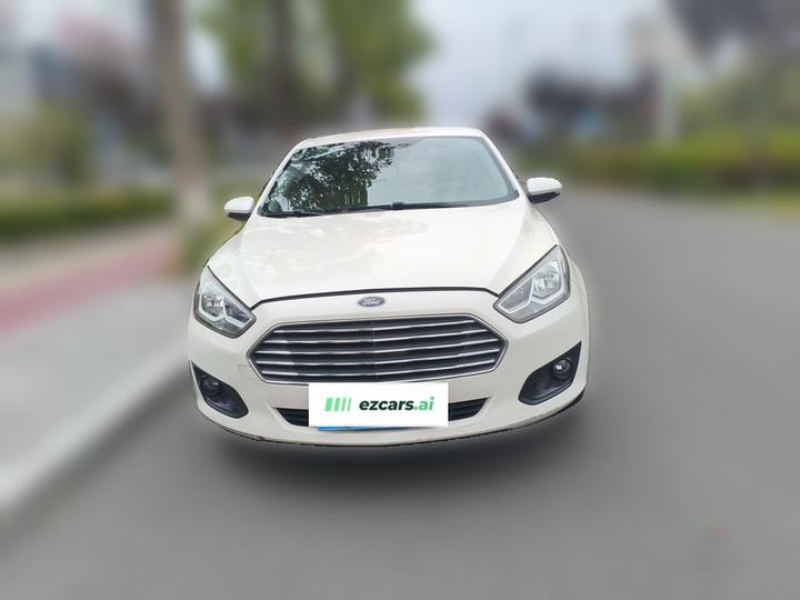Escort 2015 1.5L AT Comfort photo 2