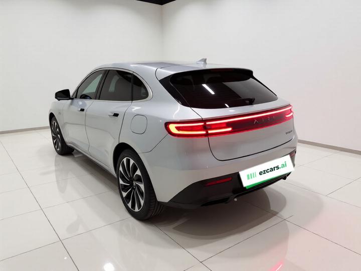 HIMA AITO M5 2022 EREV AWD Performance photo 4