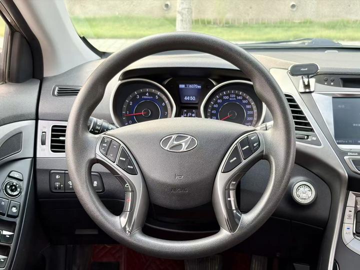 Elantra 2016 1.6L AT Premium photo 3