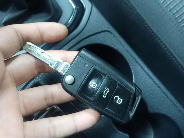 2018 L 1.6L MT photo 8