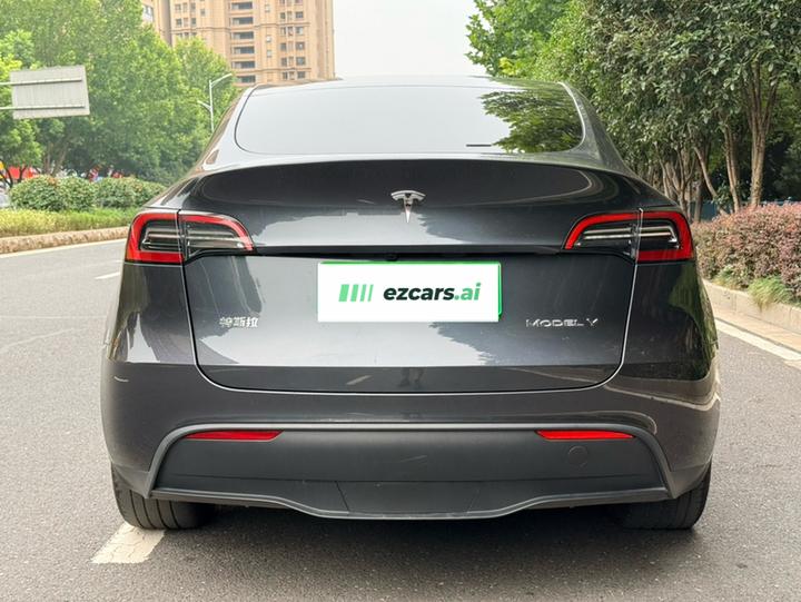 Model Y 2024 RWD photo 2