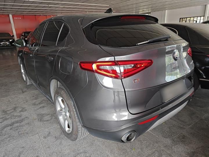 Alfa Romeo Stelvio 2017 2.0T 200HP Elite photo 4