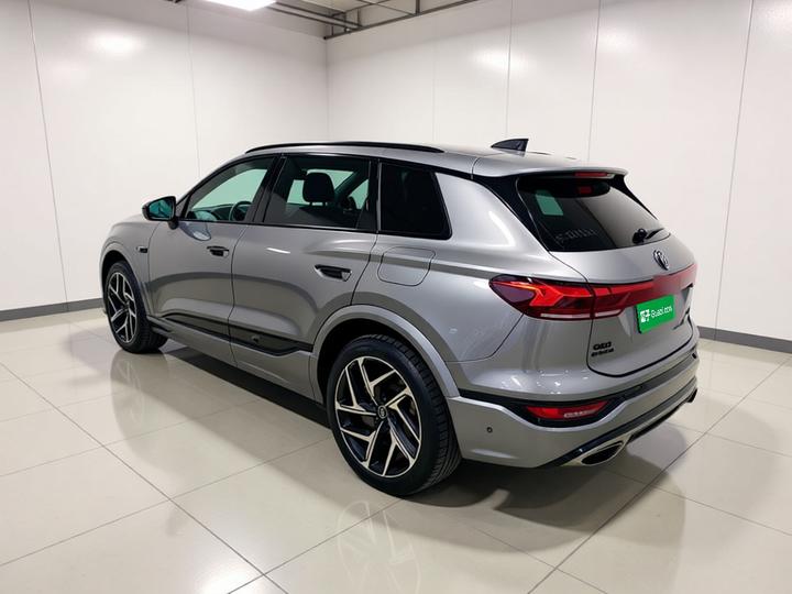 Q6L e-tron 2026 Pilot photo 4
