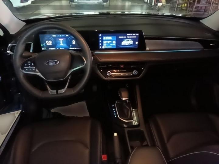 Escort 2021 1.5L AT photo 5