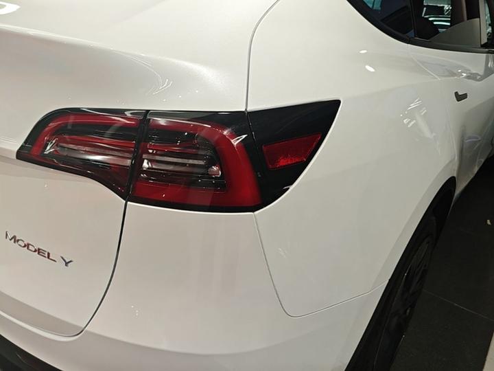 Model Y 2024 RWD photo 7