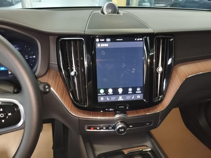 XC60 EV 2024 T8 PHEV Long Range AWD Luxury photo 8