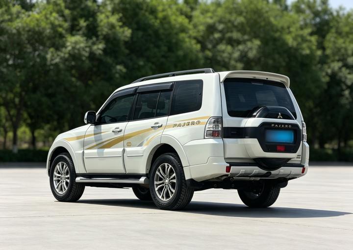 Pajero Parallel Import photo 3