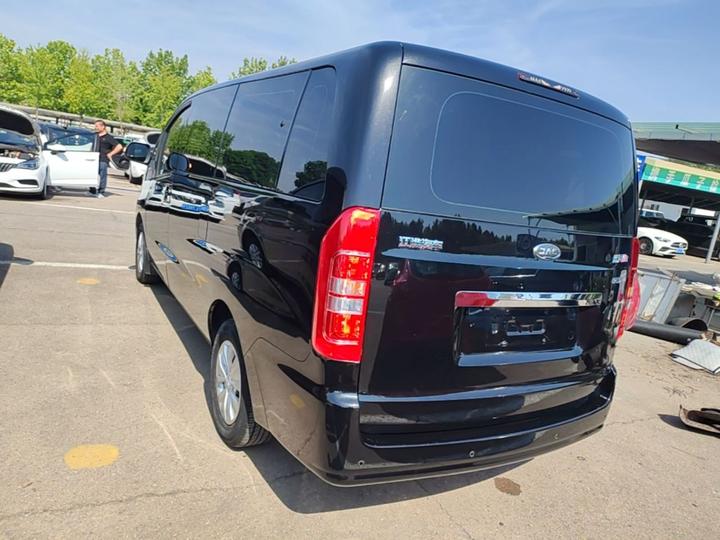 Refine M3 2022 PLUS 1.8L 7-Seater Standard photo 4