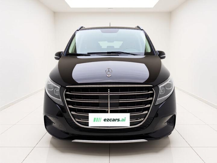 V-Class 2024 V 300 L Long Wheelbase Luxury photo 2