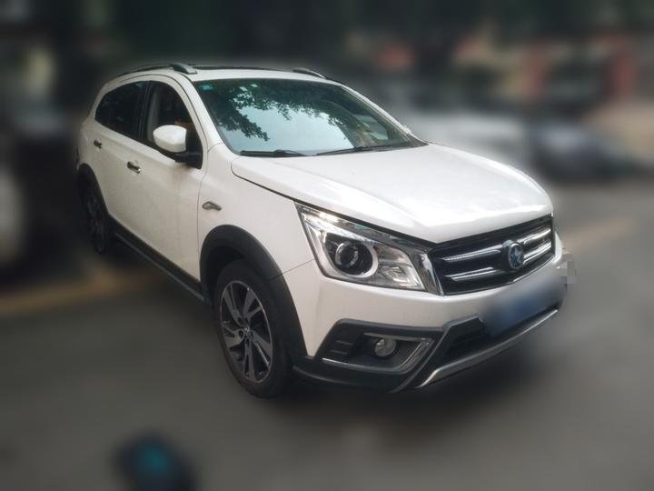 T70X 2015 2.0L MT Sport photo 3