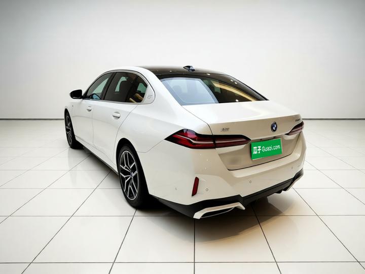 i5 2024 eDrive 35L Exclusive M Sport Package photo 4