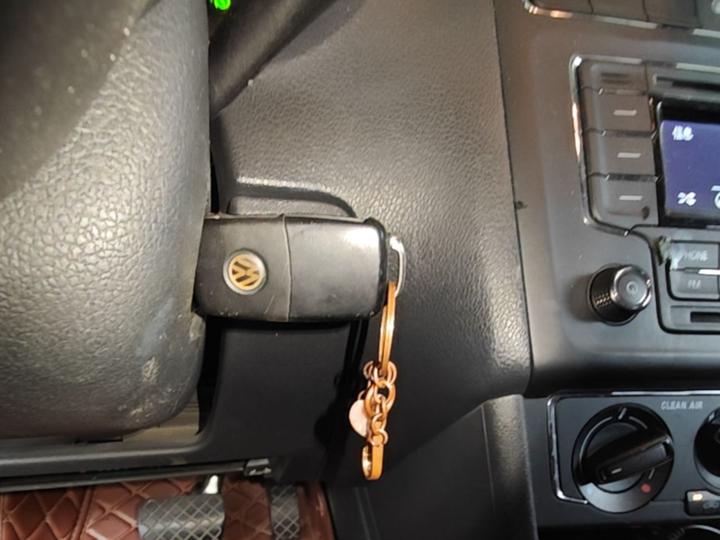 Polo 2016 1.6L AT Comfort photo 8