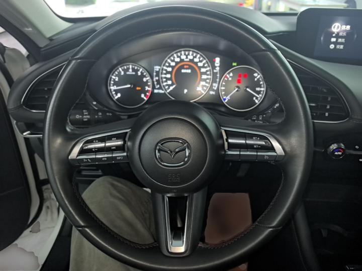 3 Axela 2023 2.0L AT photo 6