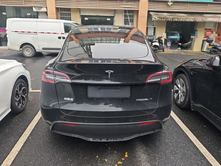 Model Y 2022 Facelift RWD photo 3