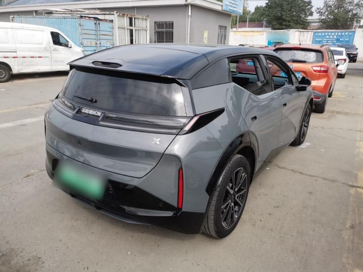 X 2025 4-Seater RWD photo 6