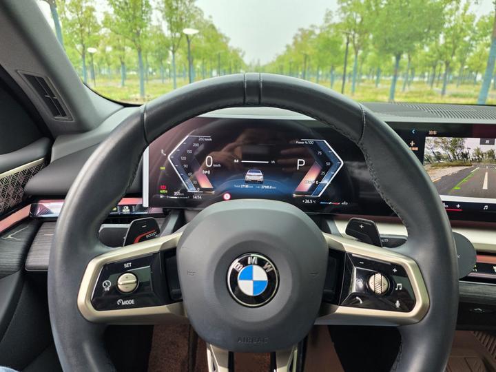 5 Series 2024 530Li Exclusive M Sport Package photo 3