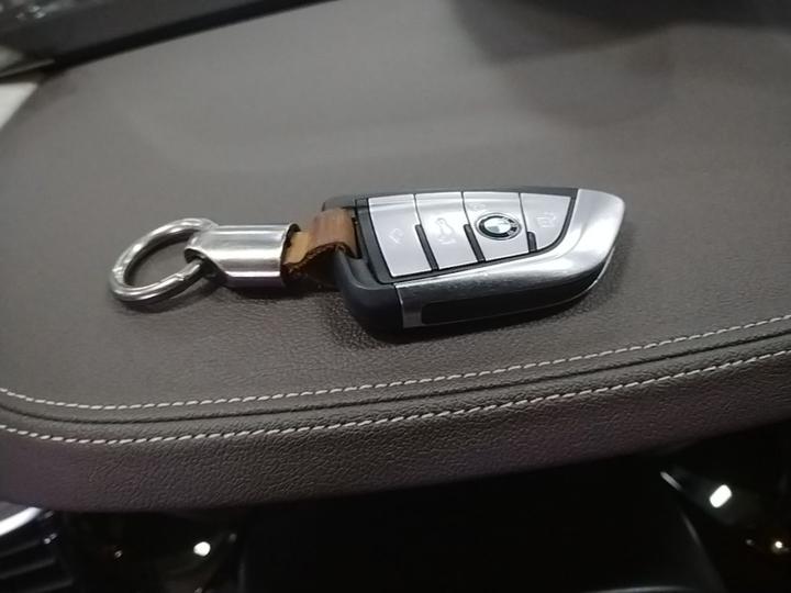 5 Series 2021 530Li Leading Luxury photo 8
