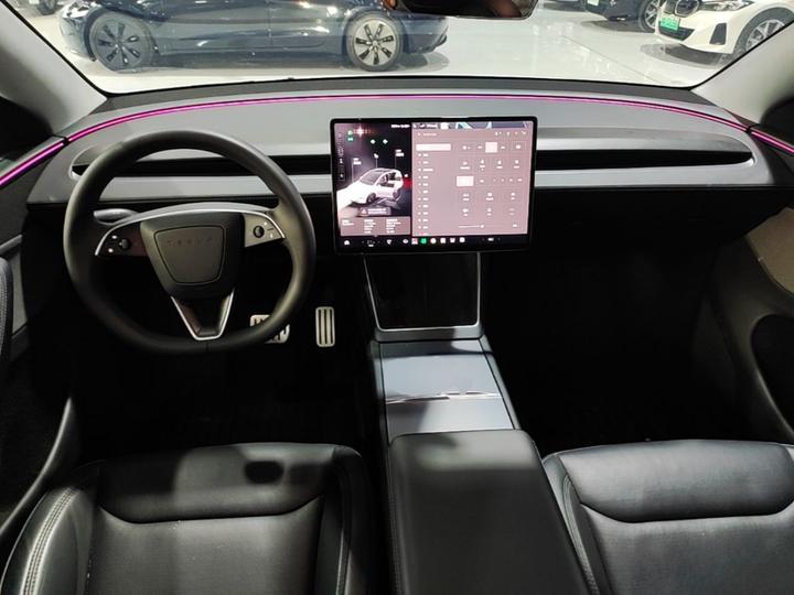 Model Y 2025 RWD photo 5
