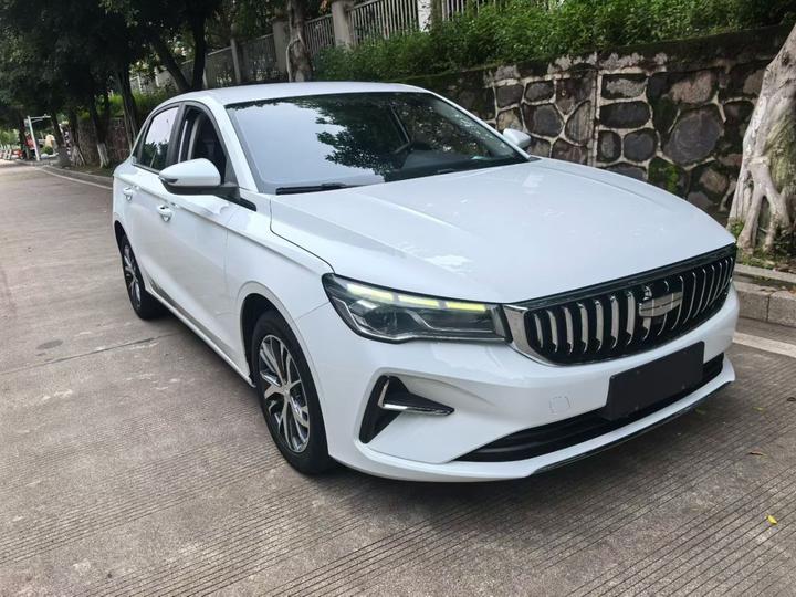 Emgrand 2025 4 1.5L CVT photo 3