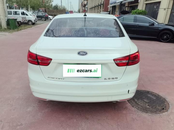 Escort 2017 Facelift 1.5L MT Comfort photo 5