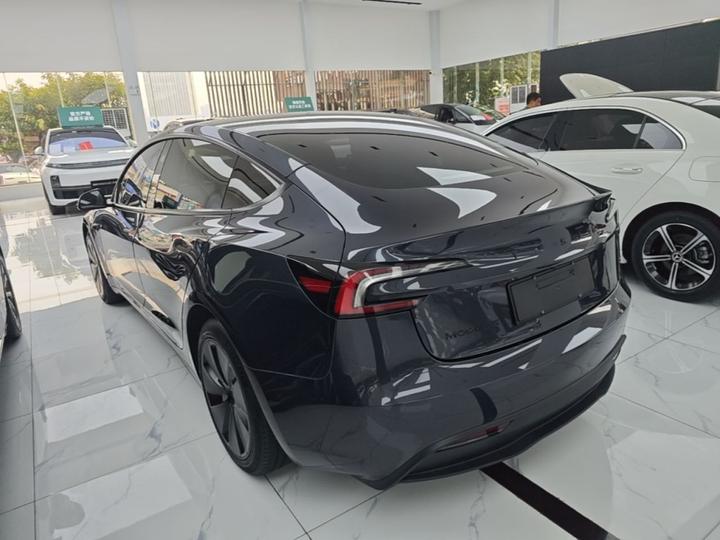 Model 3 2023 RWD photo 4
