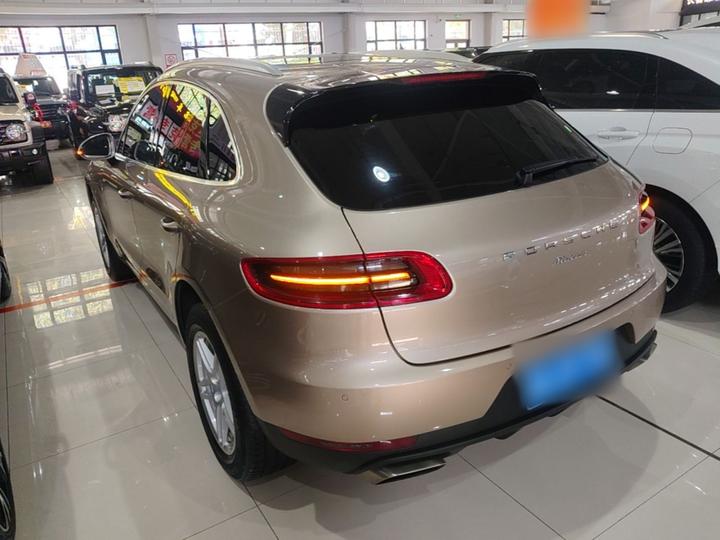 2017 Macan 2.0T photo 4