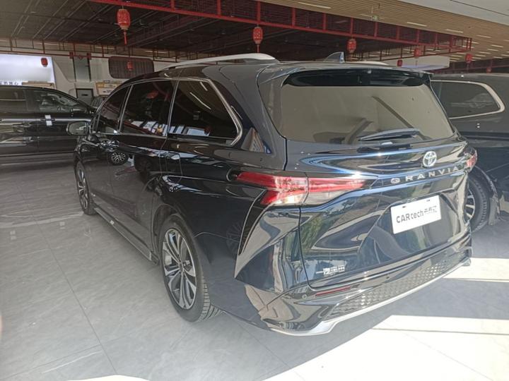 Granvia 2023 2.5L Hybrid Flagship VIP photo 4