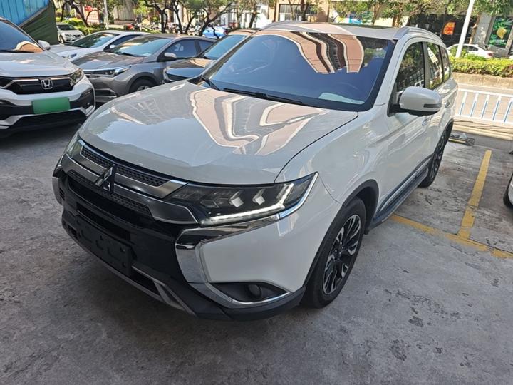 Outlander 2019 2.4L AWD Enjoy 7-Seater China VI
