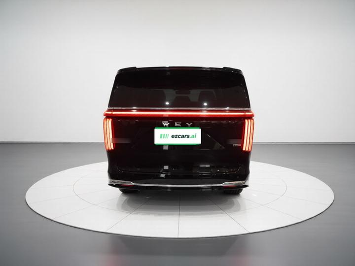 2025 AWD 8 photo 5