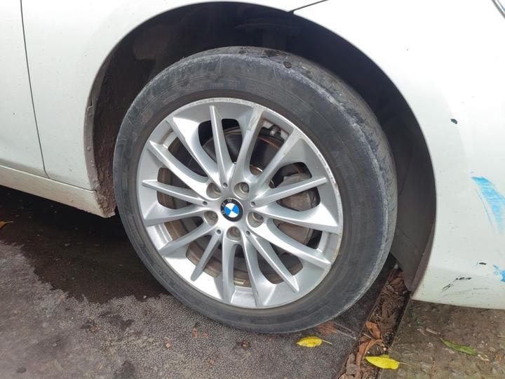 2 Series Wagon 2018 220i Leading photo 8
