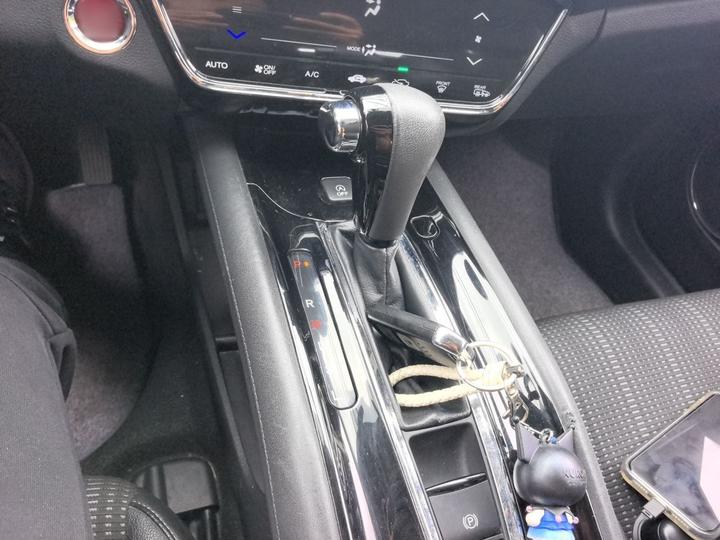Vezel 2015 1.8L CVT RWD Luxury photo 6