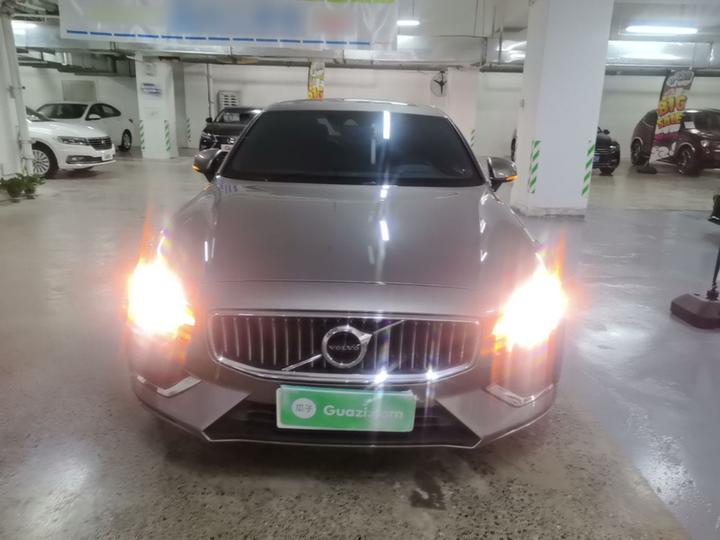 S60 2022 B4 Luxury photo 2